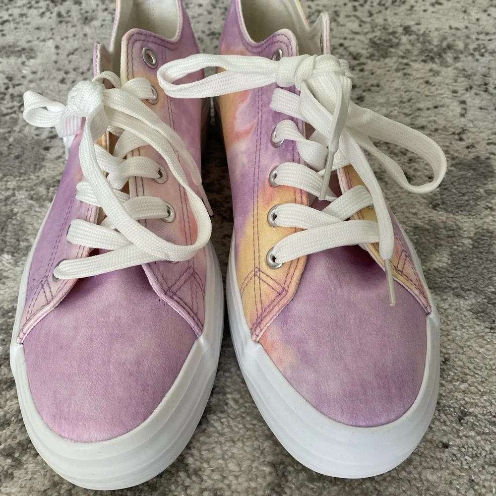 Restricted lilac yellow Tie Dye lace up platform Sneakers nwot